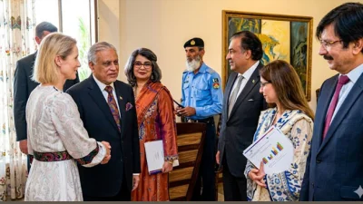 یورپی یونین کی اعلیٰ نمائندہ کایا کالاس پاکستان پہنچ گئیں، اسحاق ڈار سے ملاقات