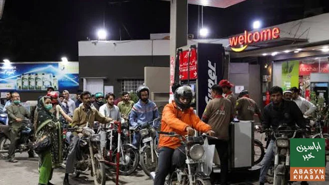 پیٹرول 77 پیسے مہنگا، ڈیزل کی قیمت میں معمولی کمی